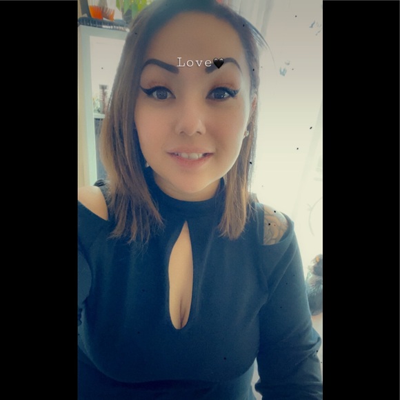 Meet your Posher, Alyssa - Picture 2 of 2